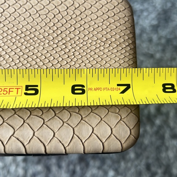 NWT Beige Python Snakeskin Embossed Clasp Cluth - Picture 9 of 10